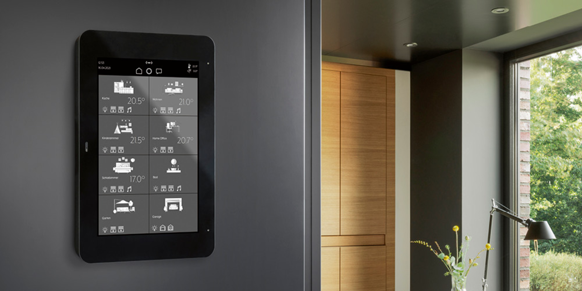 JUNG Smart Panel 8 bei Muster Elektro in Musterstadt